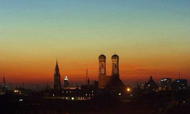 Hat der BND über eine Anlage im Nordturm des Münchener Doms Funksignale verstärkt?