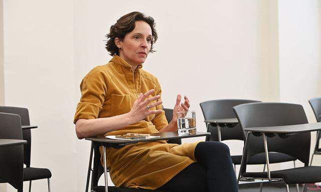 Martina Künsberg Sarre ist Gründungsmitglied der Neos. Seit 2019 sitzt sie für die Pinken im Nationalrat.