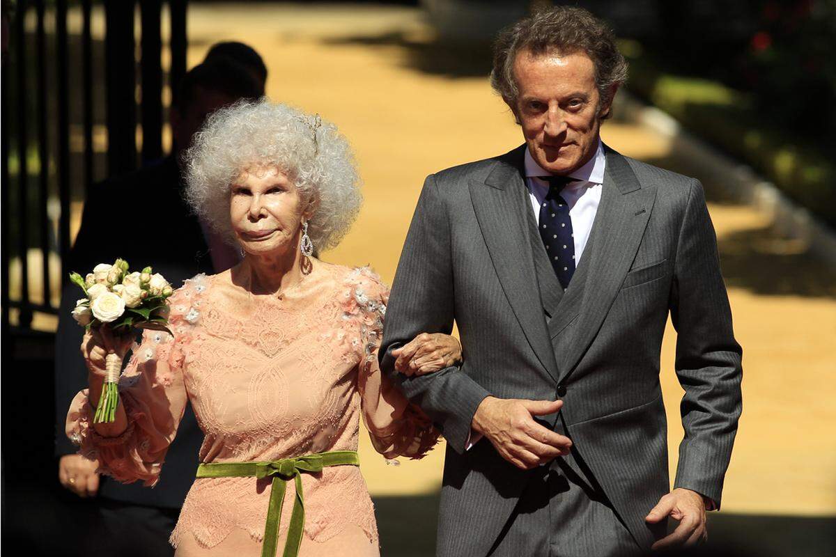 Im Oktober 2011 heiratete die Herzogin von Alba - gegen den Willen ihrer Kinder - mit 85 Jahren den 25 Jahre jüngeren Beamten Alfonso Diez (im Bild). Es war ihre dritte Ehe. 