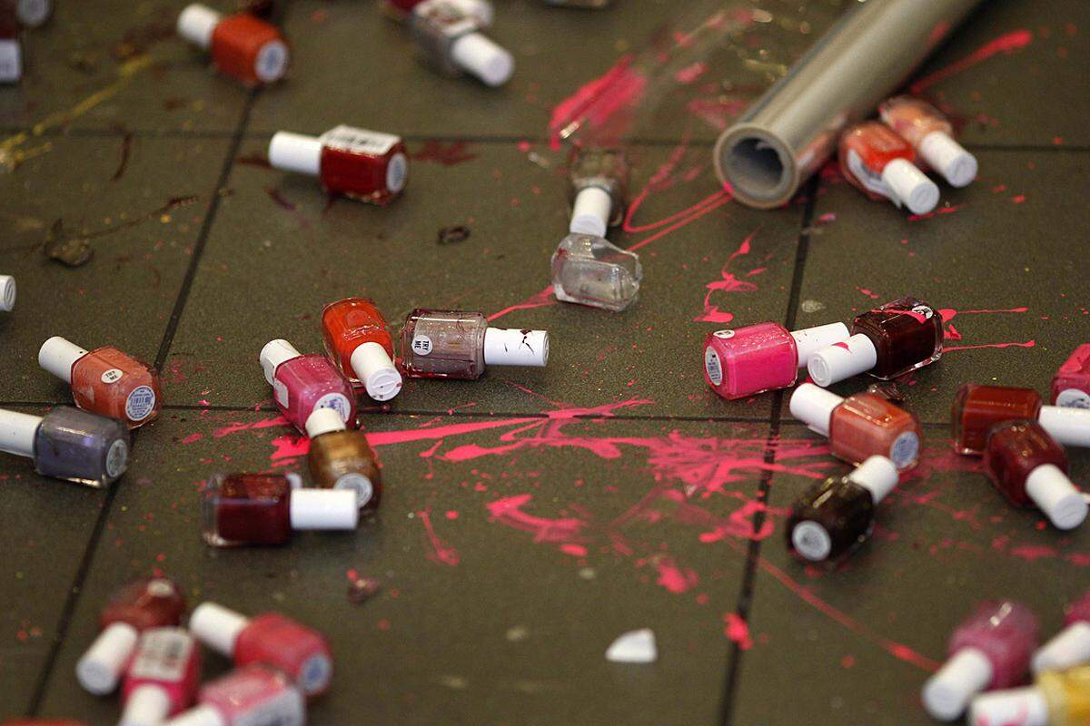 Eine harmlose Momentaufnahme: In einem Geschäft in Christchurch sind Kosmetikprodukte zu Boden gefallen.