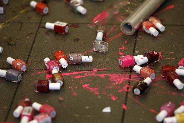 Eine harmlose Momentaufnahme: In einem Geschäft in Christchurch sind Kosmetikprodukte zu Boden gefallen.