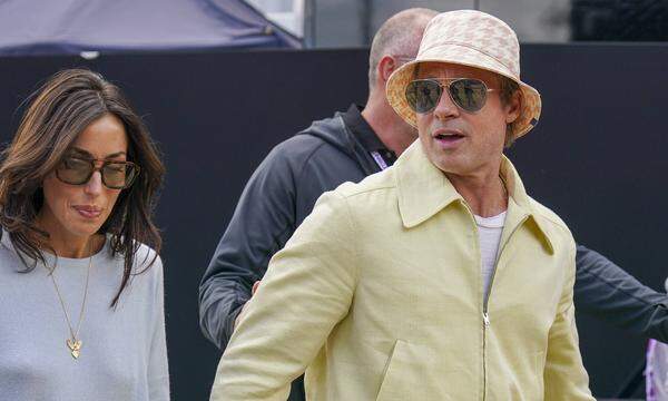 Brad Pitt mit Ines de Ramon beim Formel-1-Rennen in Großbritannien 