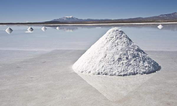 In der bolivianischen Salztonebene Salar de Uyuni befinden sich große Lithium-Vorkommen.
