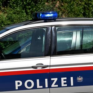 Symbolbild . Der Politiker betont, er habe selbst die Polizei alarmiert.