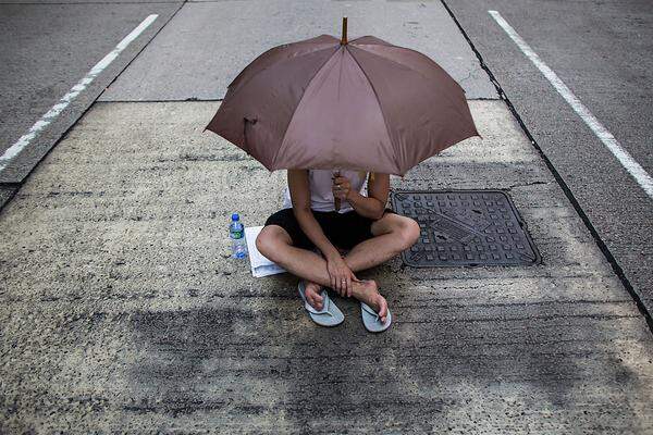 Jeder Aufstand braucht seinen Namen. Der für die Hongkonger Protestbewegung war schnell gefunden: Regenschirm-Revolution. (hd)