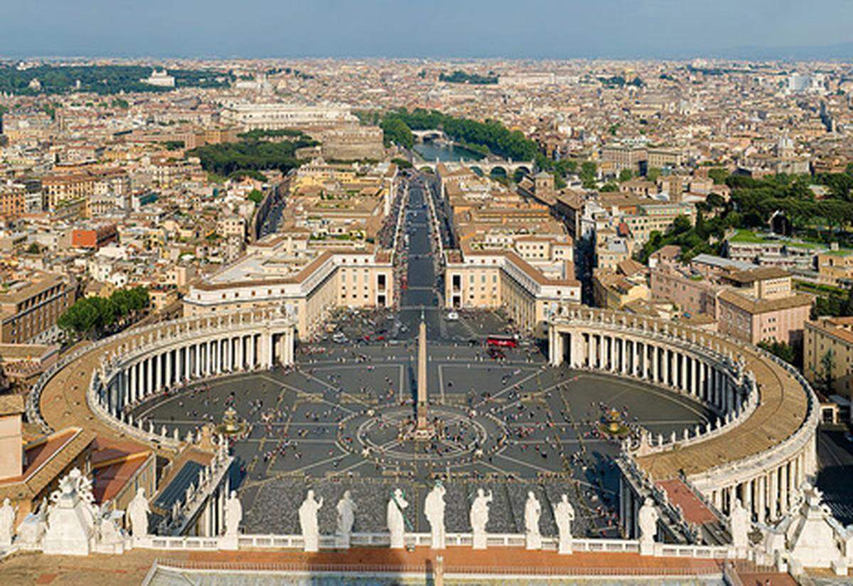 Größe allein ist nicht alles: Trotz seiner geringen Ausmaße von nur 0,44 Quadratkilometern ist der Vatikan das unumstrittene Machtzentrum der katholischen Kirche.