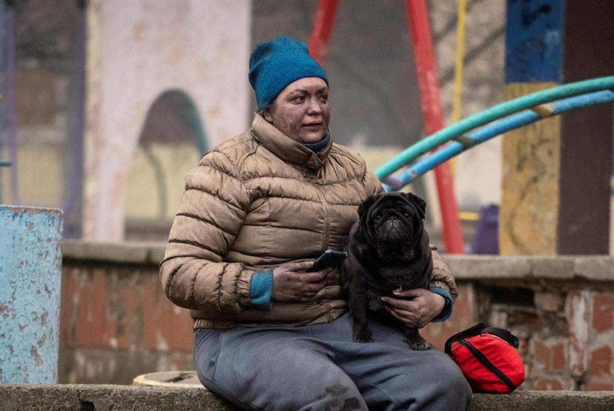 7. Februar. Eine Frau in Kiew nach einer der schwersten russischen Angriffe seit Langem.
