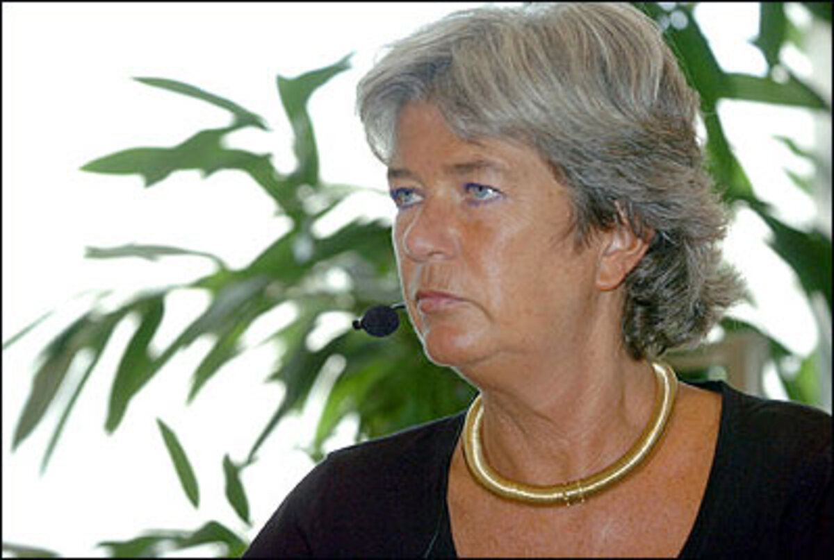 Schon vor der Wahl brodelte die Gerüchteküche: Die ehemalige Chefin und Gründerin des Liberalen Forums, Heide Schmidt, könnte einer SPÖ-geführten Regierung als Justizministerin angehören. Realistisch erscheint das aber noch eher in einer rot-grünen Regierung. Schmidt ist derzeit Vorstand des "Instituts für eine offene Gesellschaft".