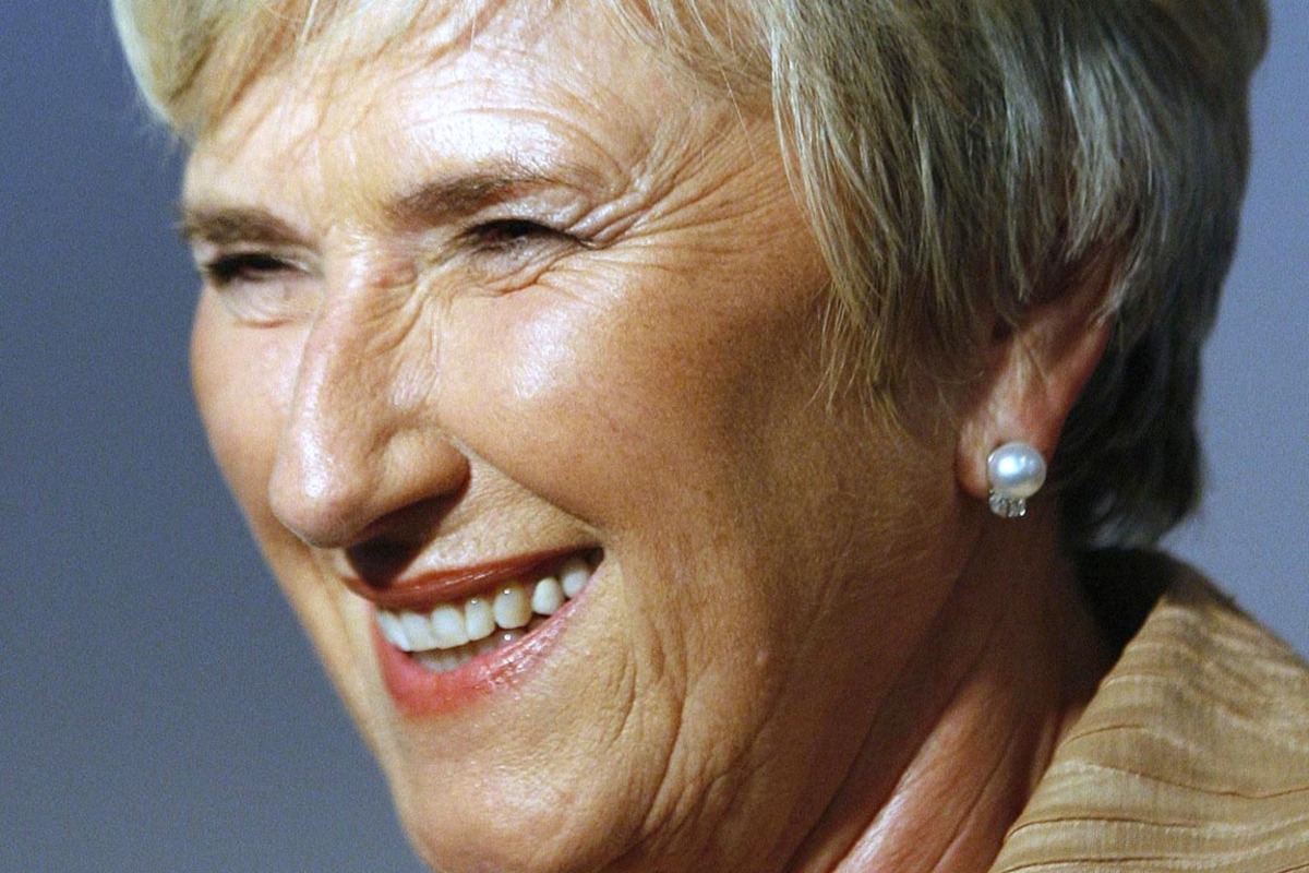 Prominente Quereinsteiger hat auch der (prominente Quereinsteiger) Frank Stronach in sein Team geholt. Ex-ORF-Generaldirektorin Monika Lindner kandidiert auf Platz drei der Bundesliste. Kurz nach Einreichung der Liste machte sie allerdings einen Rückzieher: Sie will auf ein eventuelles Mandat verzichten. >> mehr dazu