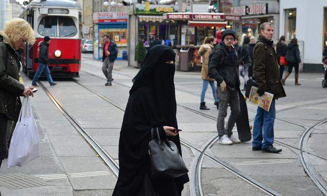 Die Burka (bzw. der Niqab wie in diesem Bild) ist für Saida Keller-Messahli eine "politische Provokation und die Uniform der Islamisten"