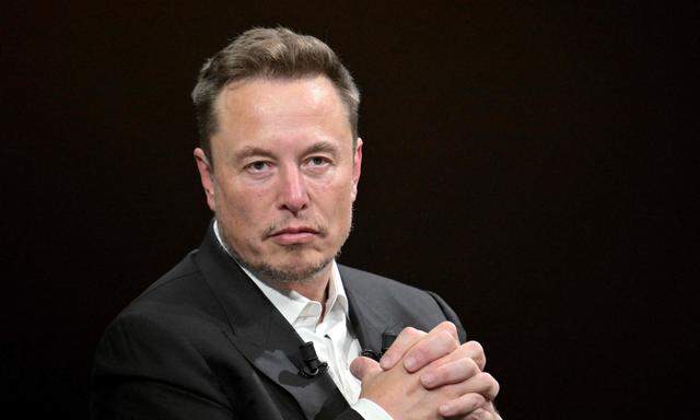 Milliardär und Unternehmer Elon Musk gerät für seine zunehmenden politischen Äußerungen unter Druck.