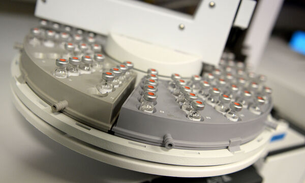 AGES: MASSENSPEKTROMETER