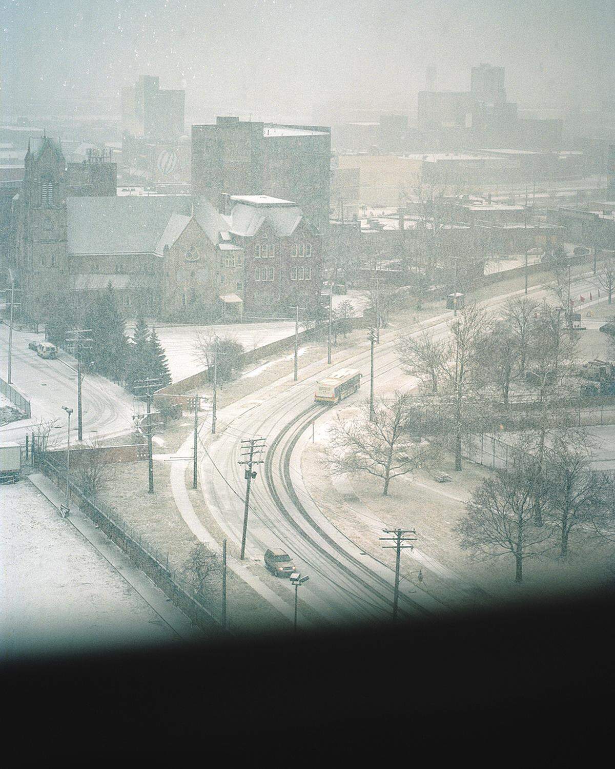 Die Fotografin lebt und arbeitet in Hamburg und Detroit. Foto aus: Karin Jobst "Detroit for John, Mary Lou and Mr. Duke", Verlag Kehrer, 2011