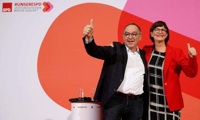 Norbert Walter-Borjans und Saskia Esken konnten die etablierte Konkurrenz im Rennen um die SPD-Spitze in Schach halten.