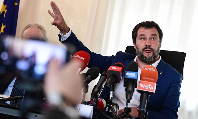 IYALY-POLITICS-GOVERNMENT-CRIME-MAFIA-VILLAS