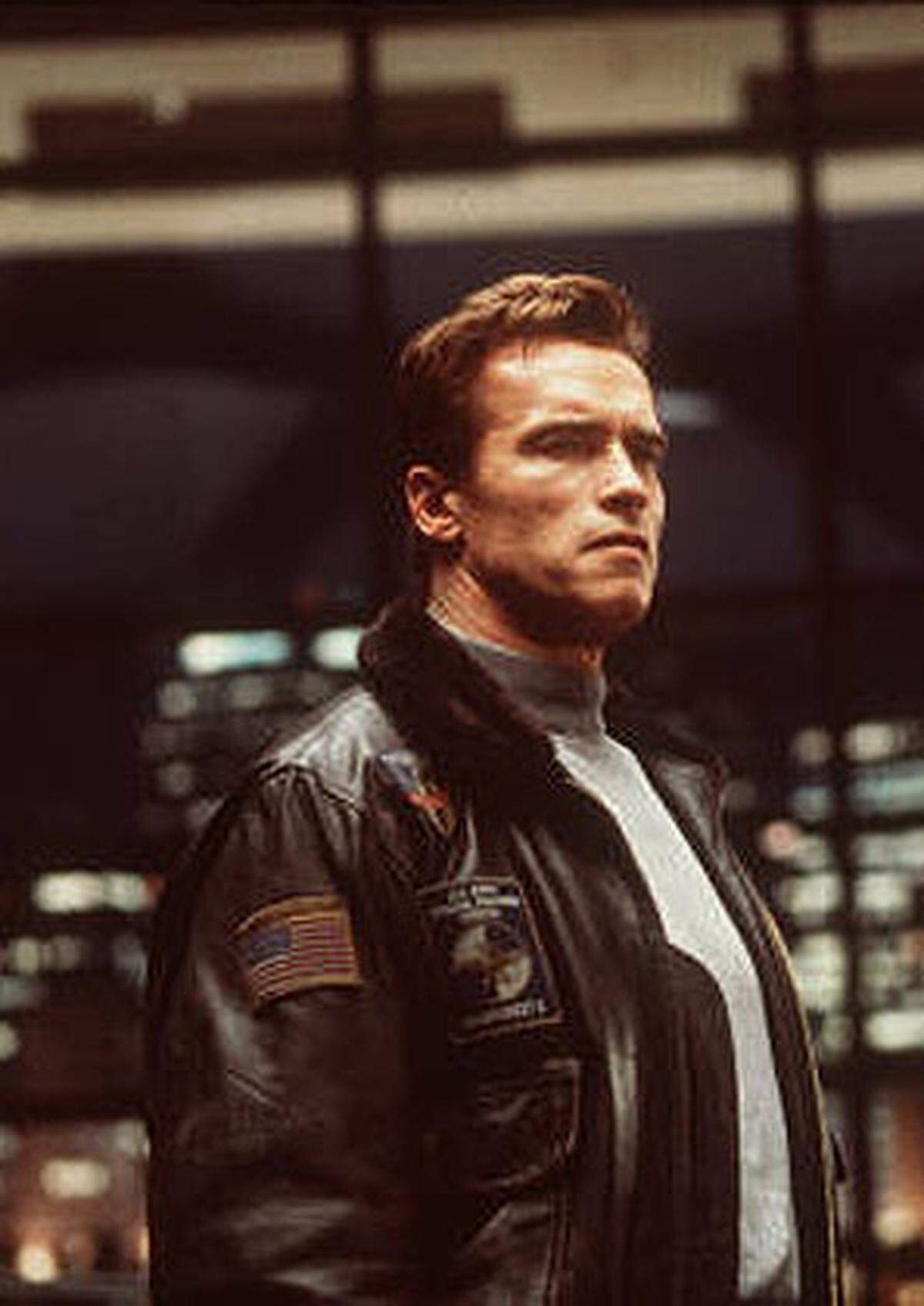 In seinem "Alterswerk" widmete sich der "Terminator" wieder handfesteren Themen. So wies er 1999 passend zur Milleniumspanik in "End of Days" den Satan höchstpersönlich in seine Schranken...