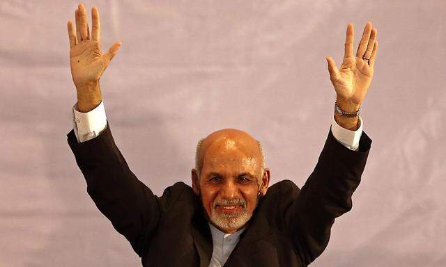 Afghanistans neuer Präsident Ashraf Ghani lässt sich feiern