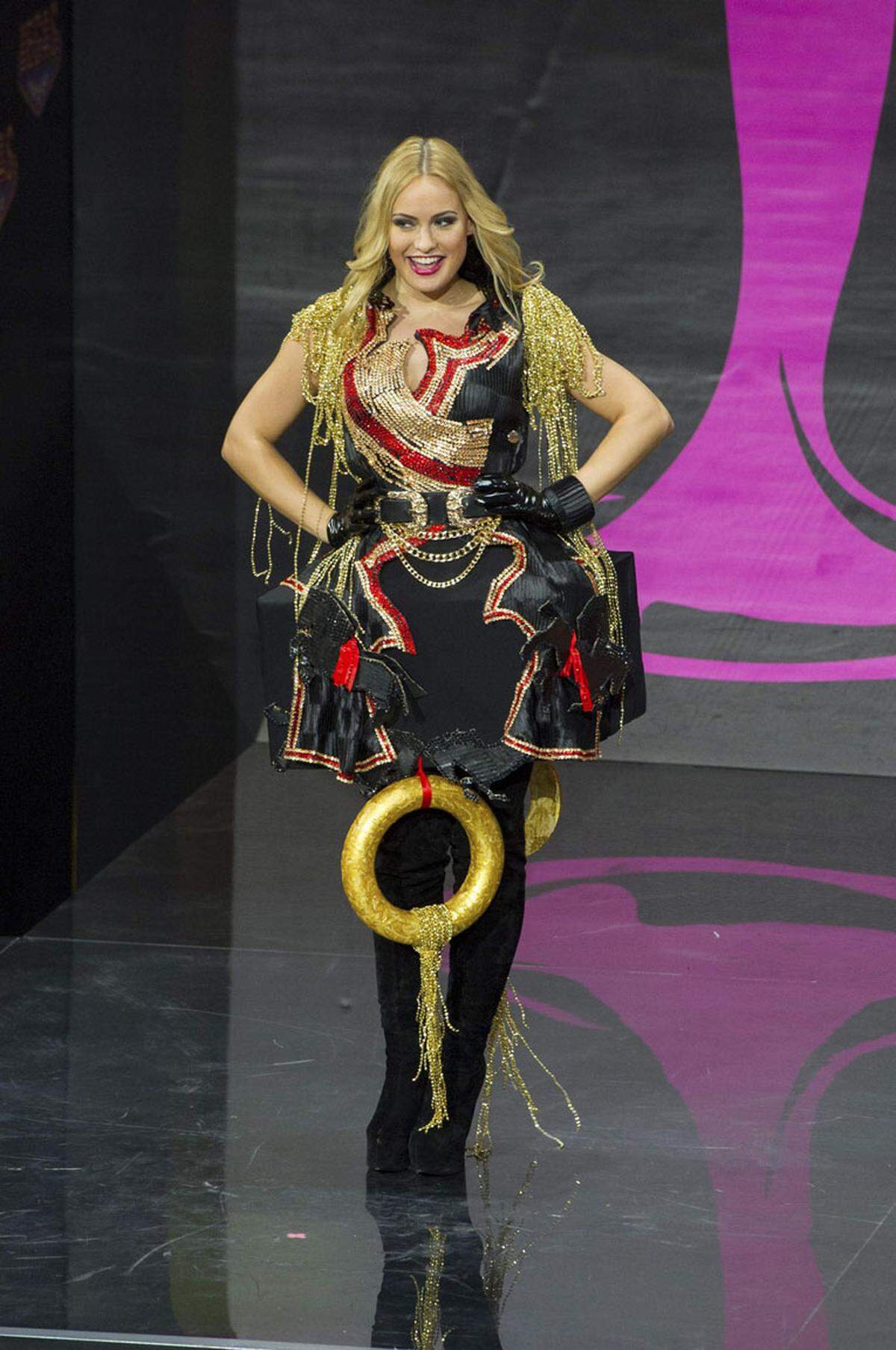 Was sich Anne Julia Hagen, Miss Germany 2013 bei ihrem Outfit gedacht hat, ist nicht so leicht nachzuvollziehen.