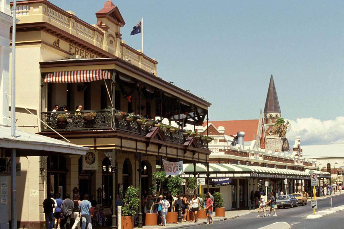 Die Hafenstadt im Westen Australiens zieht Aussteiger an wie sonst kaum eine andere Stadt auf dem Kontinent. Live-Musik, Hipster-Bars und Boutique-Hotels prägen das Stadtbild.