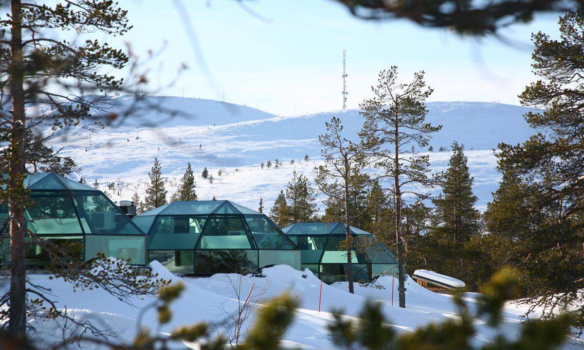 Seit 2008 gibt es in Lappland eine kleines Familienunternehmen, Levin Iglut-Golden Crown, das sich auf Luxus-Glas-Iglus spezialisiert hat.