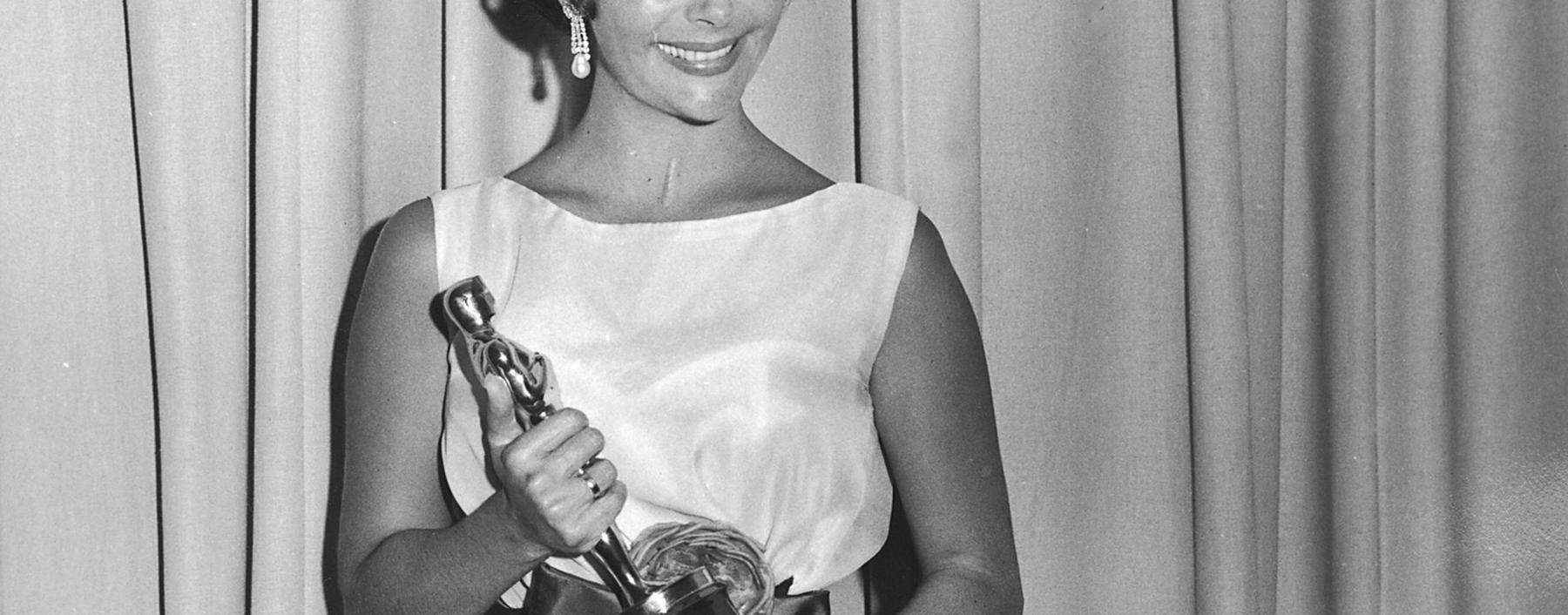 Elizabeth Taylor at the 33rd Annual Academy Awards 1961 Hollywood CA USA PUBLICATIONxINxGERxSUIxAUT