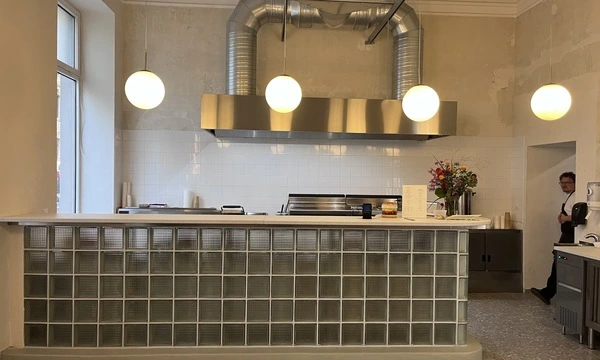 Sehr schmucklos ist der El Reno Grill im Neunten.