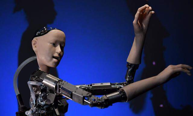 Humanoider Roboter: Jetzt noch bestaunte Show, bald aber ein ernstes Problem für die Steuerbasis der Industrieländer.