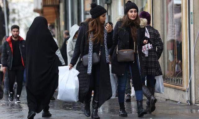 Frauen in Teheran am 6. Dezember.