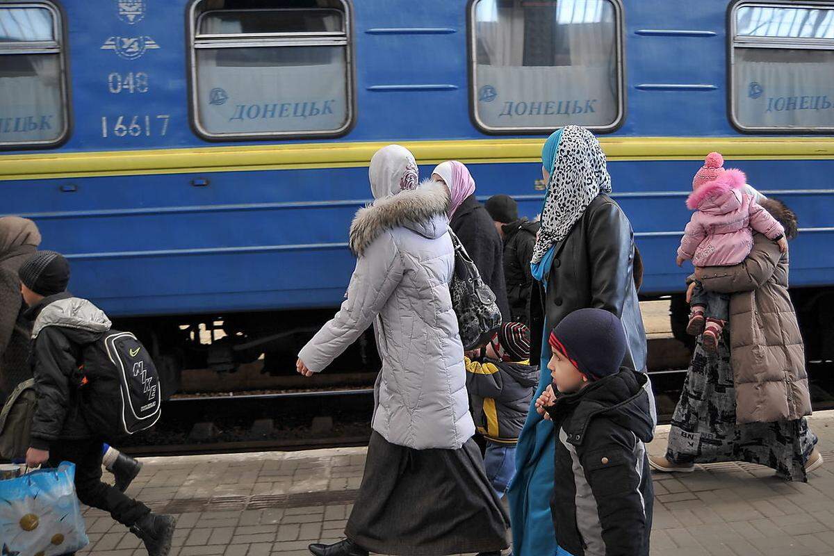 Keine Zukunft mehr auf der Krim: Muslimische Tataren verlassen einen Zug im westukrainischen Lemberg, wohin sie sich vor der drohenden Annexion der Krim durch Russland geflüchtet haben.