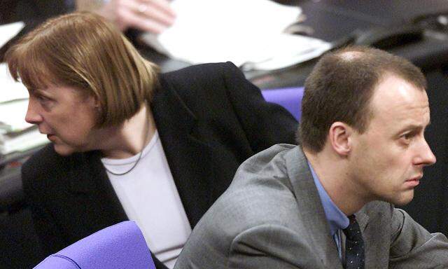 Archivbild: Merkel und Merz 2001 im Bundestag