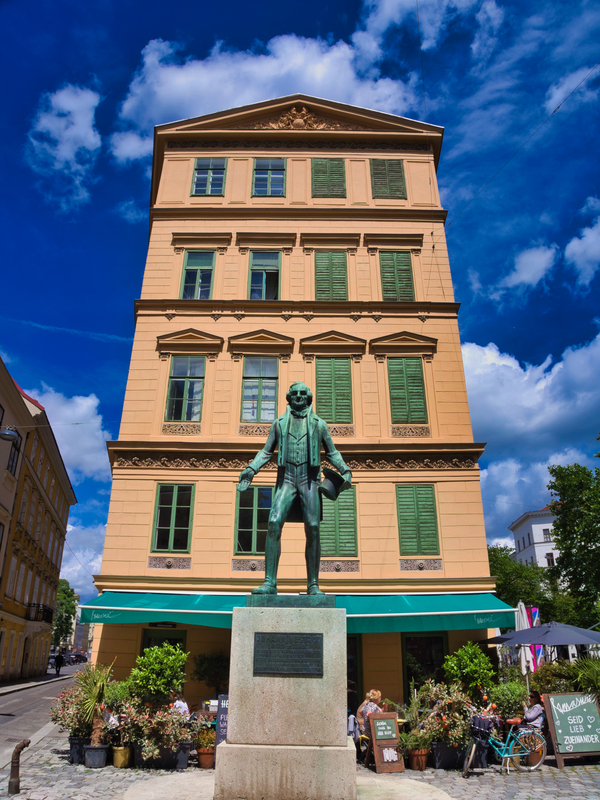 Nestroyhof and statue on Praterstrasse.
