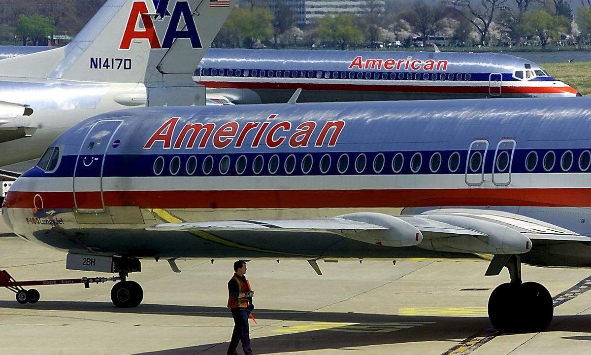 Und auch die 1930 gegründete Fluglinie American Airlines schlitterte zehn Jahre später in die Insolvenz, hielt aber den Flugbetrieb aufrecht. 2013 fusionierte die Fluggesellschaft mit US Airways zur größten Airline der Welt und verließ das Insolvenzverfahren.