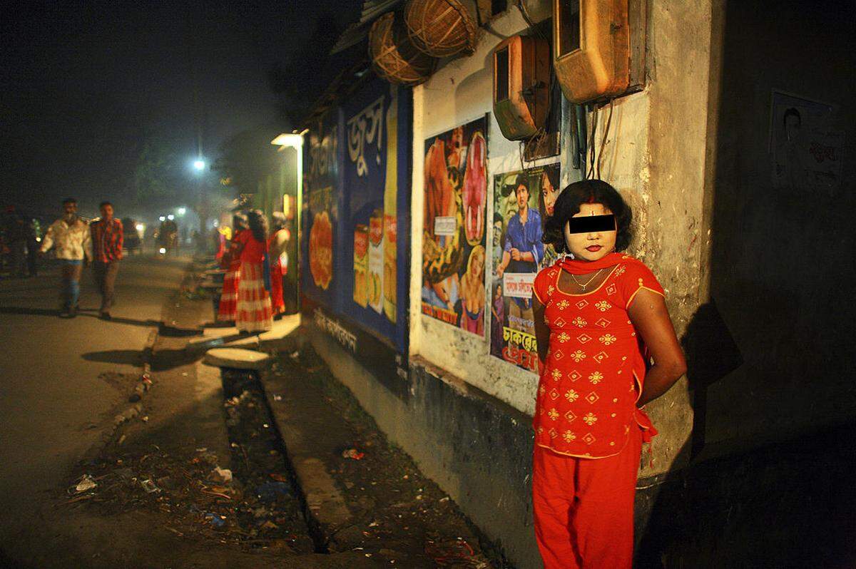 Bangladesch, 2010Über das wahre Ausmaß der weltweiten Kinderprostitution gibt es keine genauen Angaben. Nach vor sichtigen Schätzungen werden jährlich etwa 1,8 Millionen Kinder und Jugendliche weltweit dazu gezwungen, ihren Körper anzubieten.Foto: GMB Akash/Panos Pictures