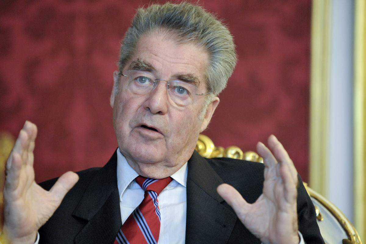 Bundespräsident Heinz Fischer weilte am Tag der Präsentation des Sparpakets in Helsinki. Im Detail wollte er sich am Rande des informellen europäischen Präsidententreffens nicht äußern - er beurteilte das Paket aber als "doch durchaus positiv".