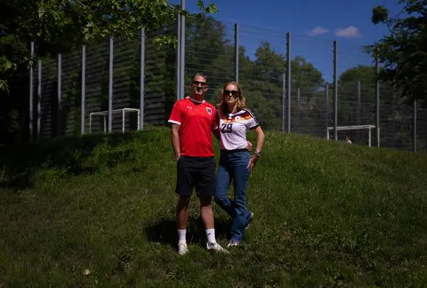Lukas and Verena Herrmanns didn't actually want to go to the World Cup. But the “football heart” won. They combine the trip to the World Cup games with a vacation on the east coast. 