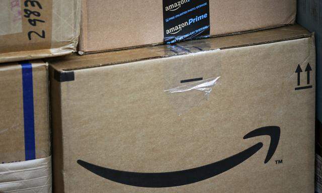 Amazon boxes are organized to be delivered in New York