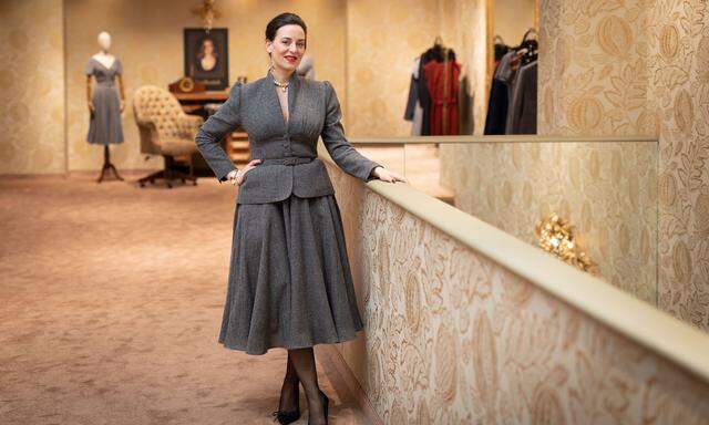 Weibliche Formen in der Wirtschaft: Lena Hoschek in einem ihrer neuen Entwürfe in ihrem Geschäft in der Seilergasse.