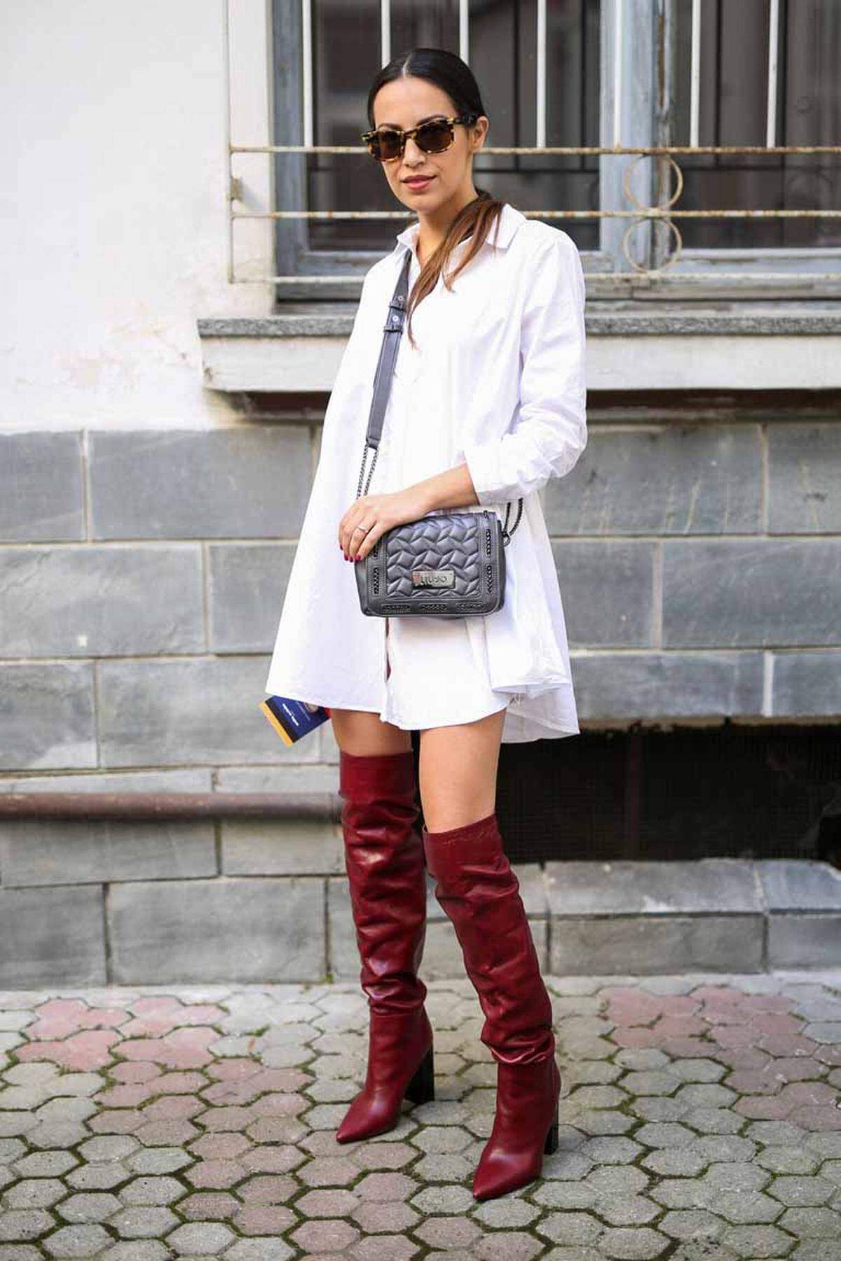 Oversize-Boots sind auch bei simplen Outfits ein wahrer Blickfang.