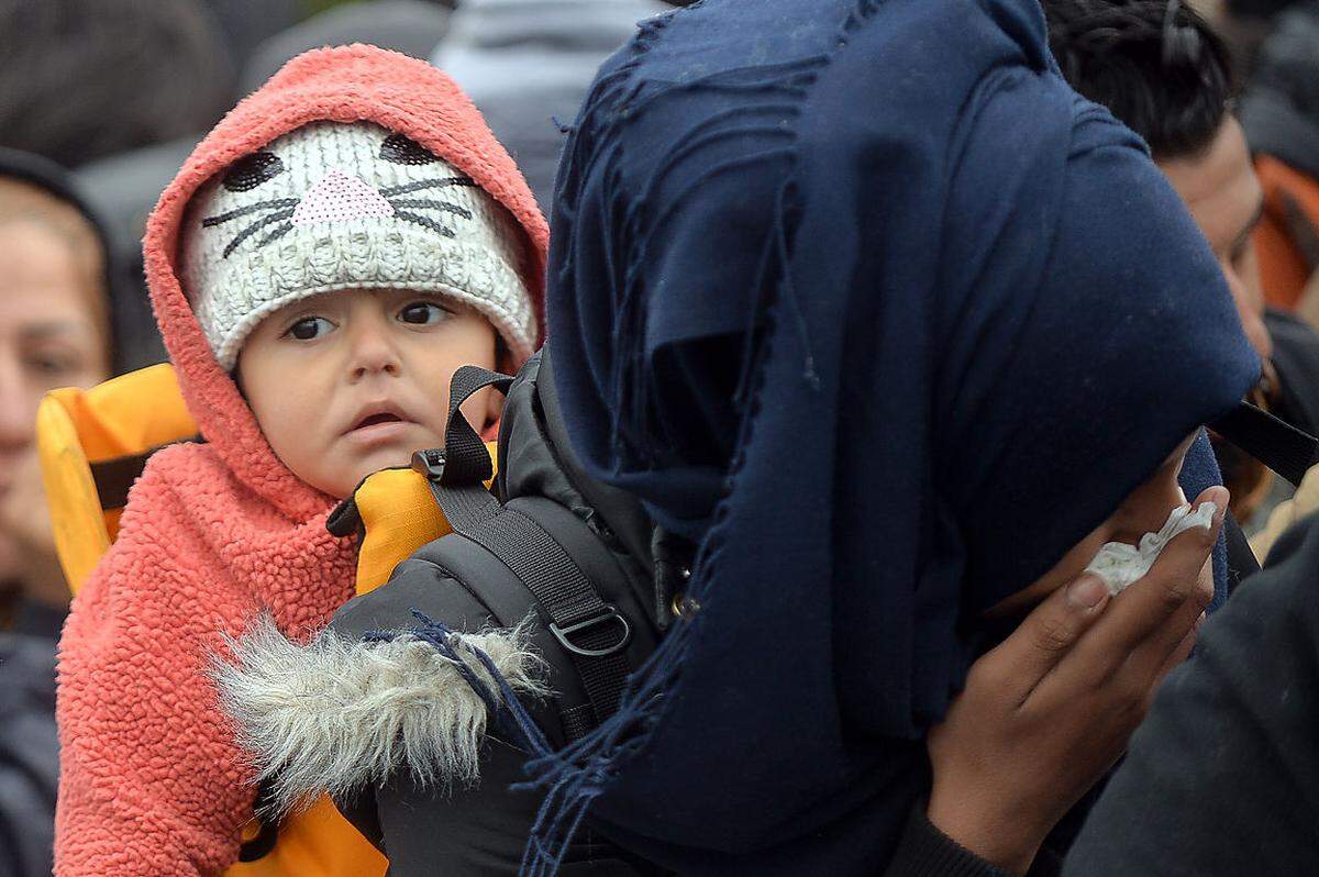 Die Anzahl der Asylanträge steigt, die Temperaturen sinken: Winterfeste Quartiere werden also dringend gesucht. Gestern, am erstmöglichen Tag, machte das Innenministerium vom neuen Recht allerdings noch nicht Gebrauch.