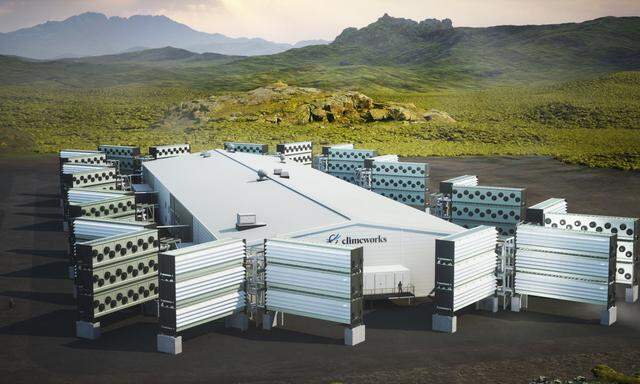 Die erste kommerzielle Anlage, die der Luft CO2 entzieht, das dann in Basaltgestein gespeichert wird, gehört der Schweizer Firma Climeworks und befindet sich in Island. Eine zweite, größere ist im Entstehen (Abb.). 