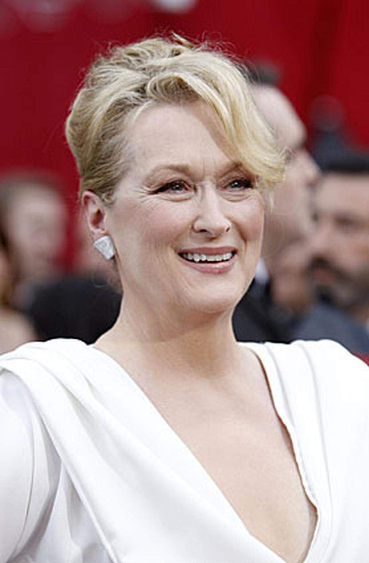 Eine weitere Schauspielgröße, die in dieser Kategorie nominiert war: Meryl Streep. Sie wurde bereits 16 Mal für die Filmtrophäe nominiert, zwei Goldjungen hat sie zu Hause stehen, einen für ihre Nebenrolle in dem Scheidungsdrama "Kramer gegen Kramer" und einen für die Hauptrolle in "Sophies Entscheidung".Schlussendlich setzte sich Publikumsliebling Bullock durch.