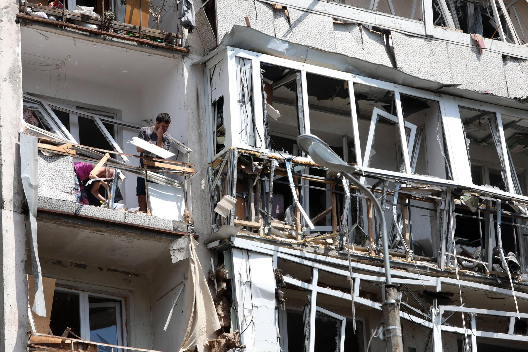 Explosions and Air Alert in Kyiv Following Zelenskyy's Warning of Russian Attack