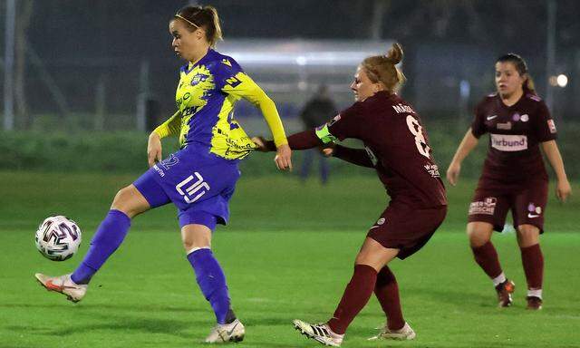 Stefanie Enzinger (l.) im Ligaspiel gegen Austria/Landhaus