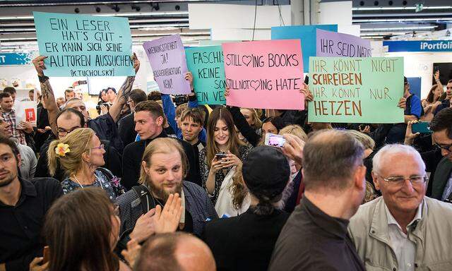 Buchmesse Frankfurt - Protest bei Hoecke-Lesung