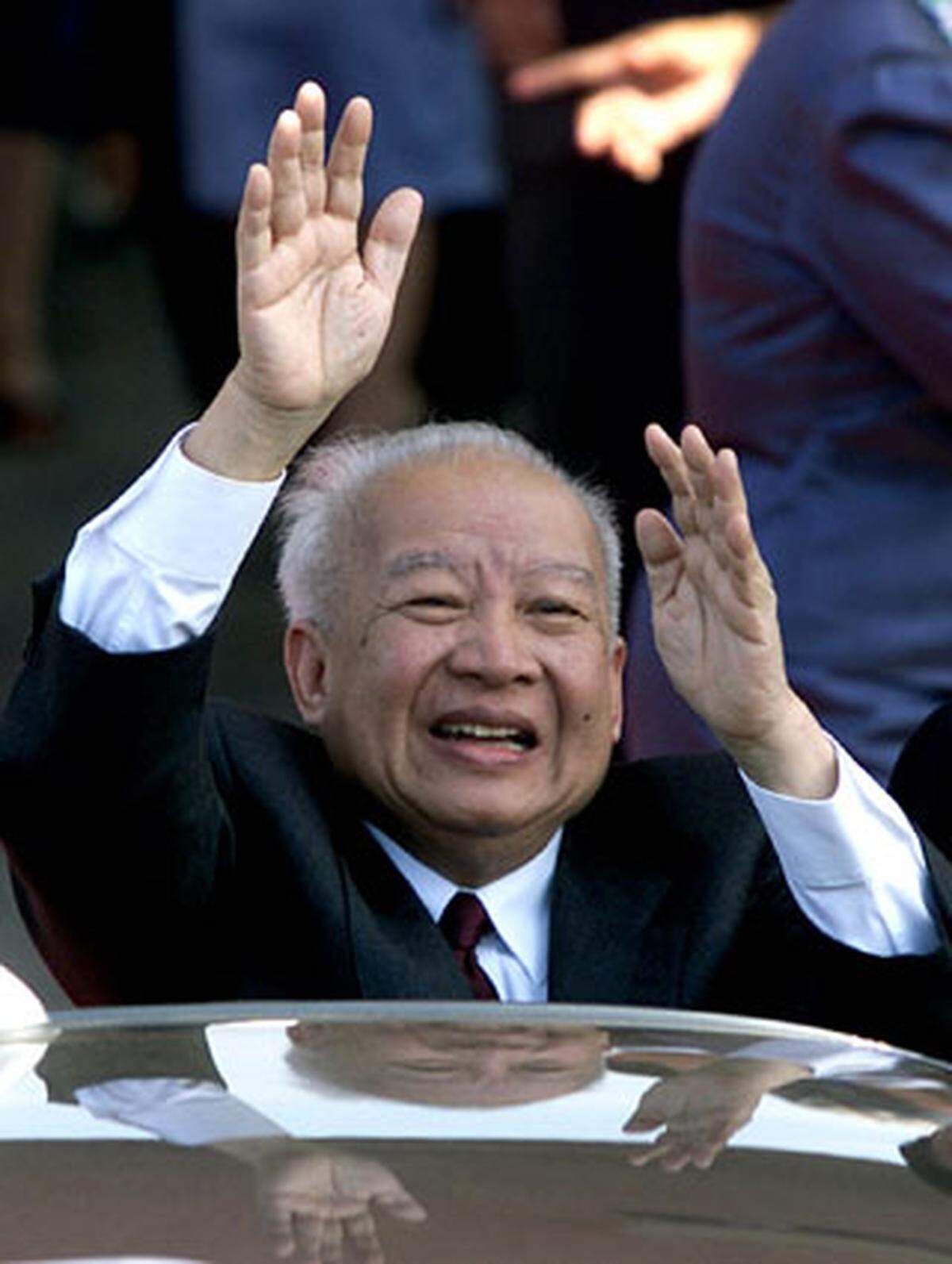 In Kambodscha putscht General Lon Nol und schafft die Monarchie ab. (Sie wird zwei Jahrzehnte später zugunsten von Norodom Sihanouk (Bild) wiederhergestellt).