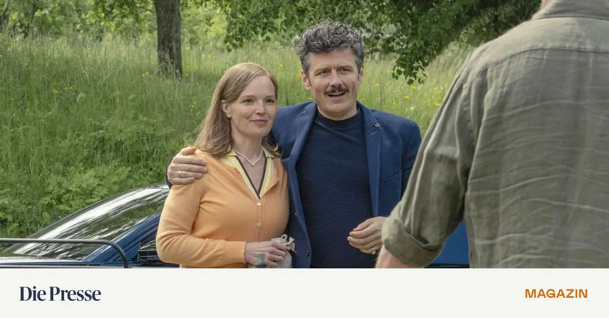 -Zuagroast-In-dieser-Landidylle-ist-der-Wurm-drin-premium-