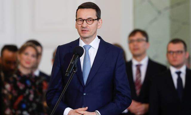 Polens Premierminister Mateusz Morawiecki stellt sein neues Team vor. 