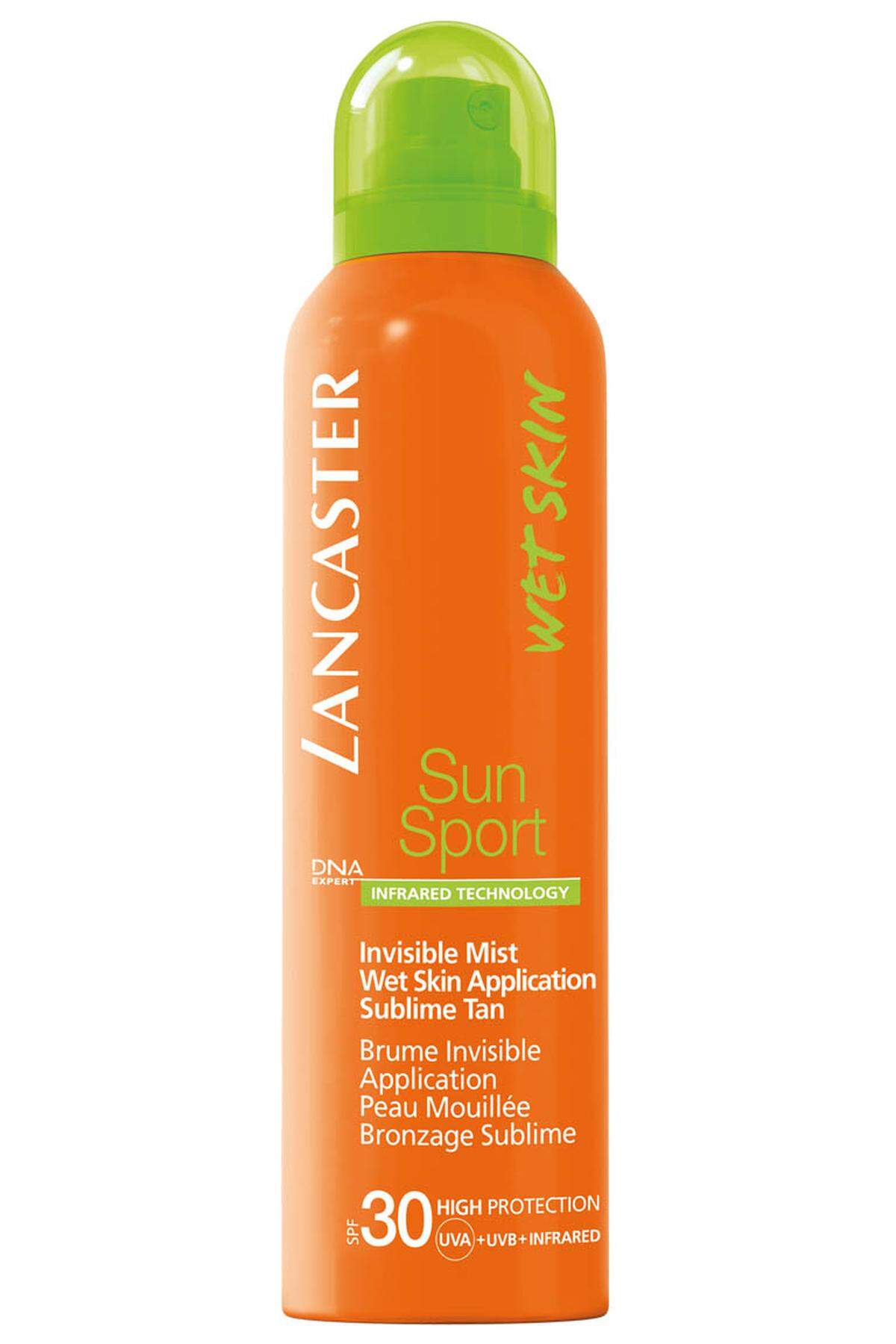Bewegungshungrige können den „Sun Sport Spray“ von Lancaster auch auf nasse Haut auftragen, mit LSF 30 um 30 Euro.
