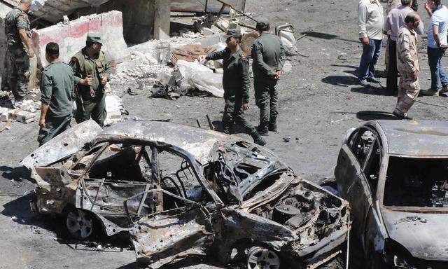 Spur der Verwüstung in Syriens Hauptstadt. Am Sonntag schlugen in Damaskus Attentäter in Sprengstoffautos zu.