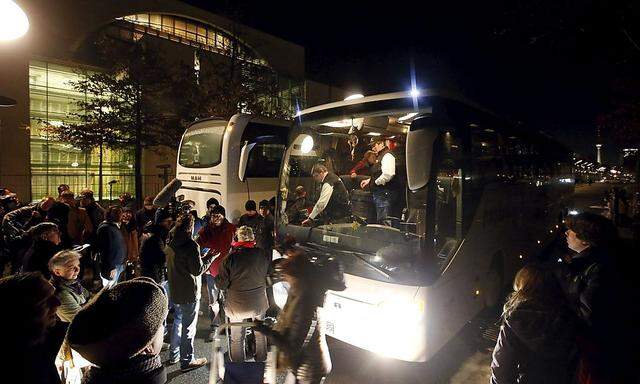 Ein Bus mit 31 Flüchtlingen aus Bayern.